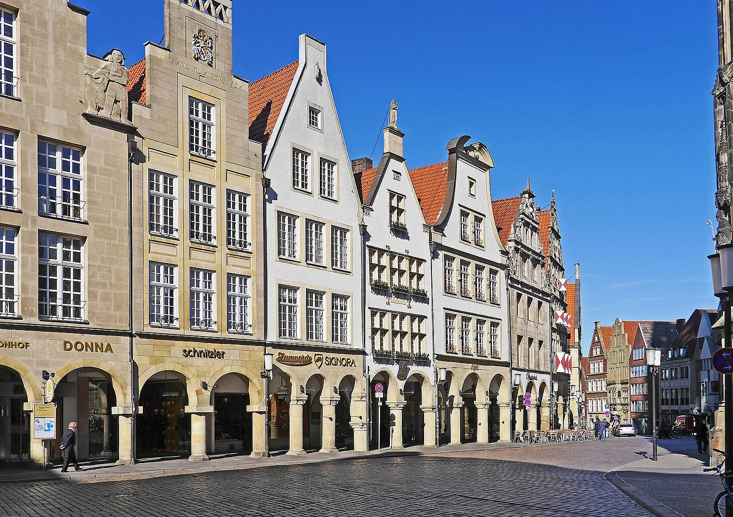 Der St.-Paulus-Dom in Münster vom Domplatz aus