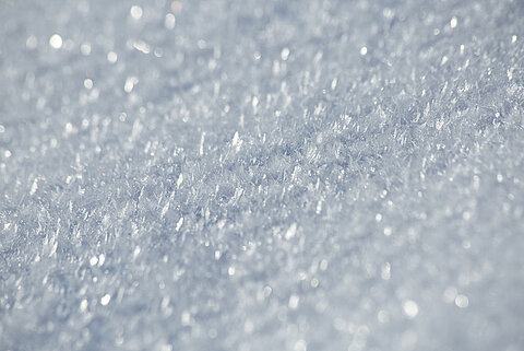 Schneekristalle in Großaufnahme
