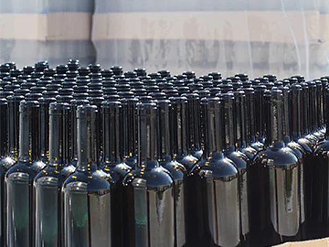 Wein auf Palette in Kartons