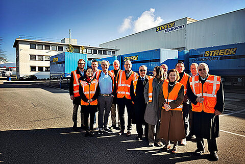 50-jähriges Jubiläum der Zusammenarbeit Streck Transport mit Hellmann, Besuch der Inhaberfamilien Boll und Hellmann in Freiburg