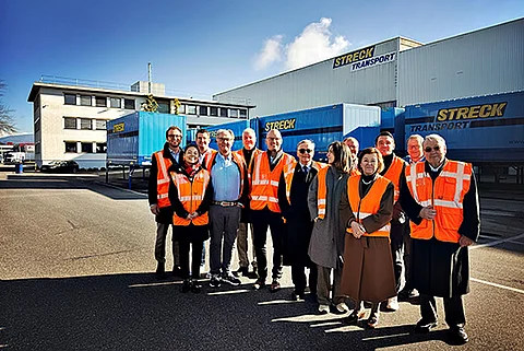 50-jähriges Jubiläum der Zusammenarbeit Streck Transport mit Hellmann, Besuch der Inhaberfamilien Boll und Hellmann in Freiburg