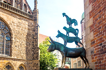 Denkmal für die Bremer Stadtmusikanten vor dem Bremer Rathaus, Esel, Hund, Katze und Hahn