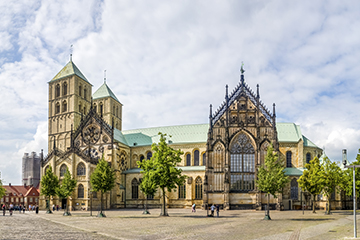 Der St.-Paulus-Dom in Münster vom Domplatz aus